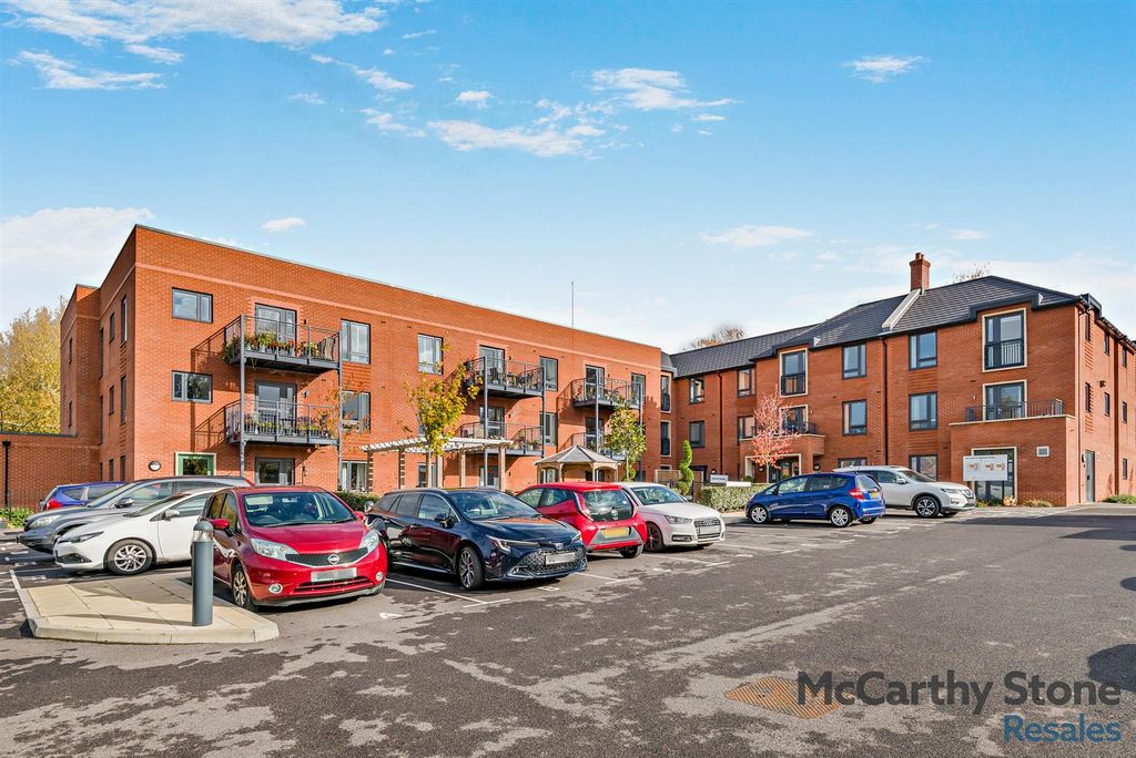 Property photo 1 of 17 8668533-Exterior05-800.Jpg