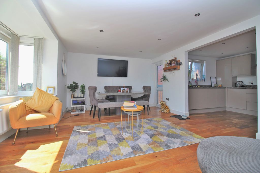Property photo 2 of 20 70