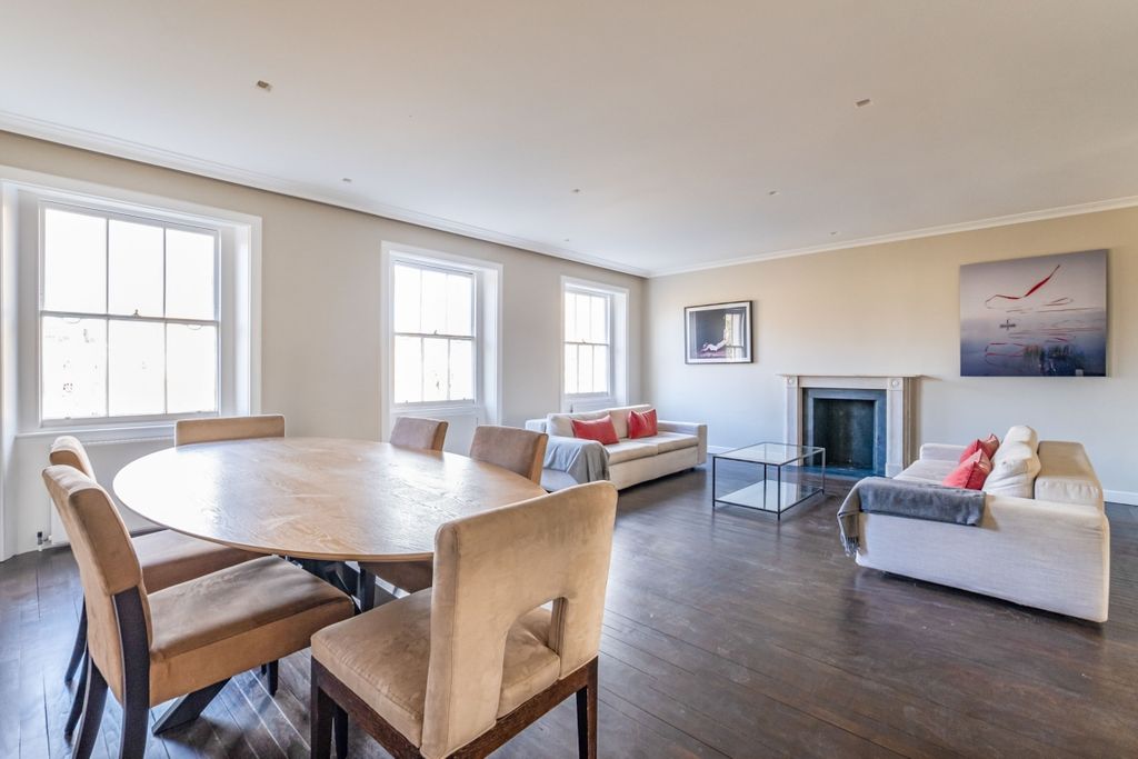 Property photo 1 of 18 Warwick-Square-1_1