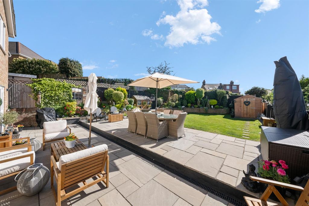 Property photo 3 of 27