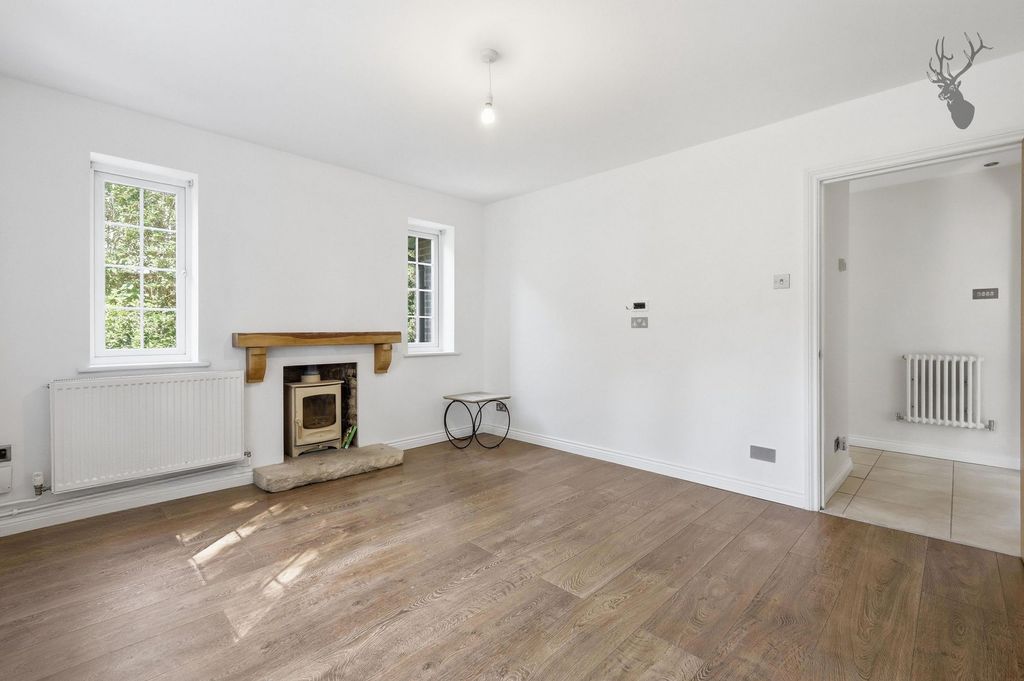 Additional image 2 of 4 bed semi-detached house for saleHigh Road, Epping CM16