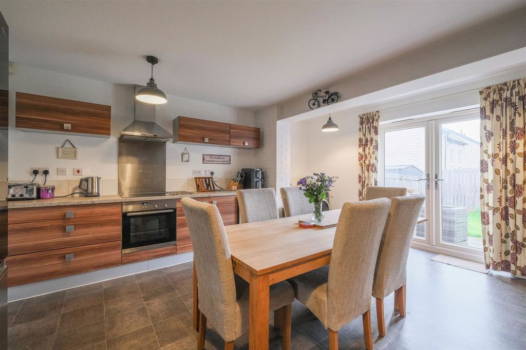 Property photo 2 of 25