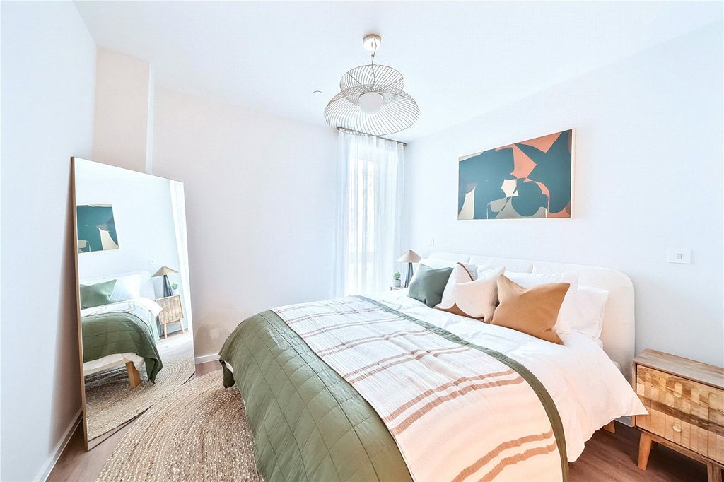 Property photo 2 of 9 Show Home