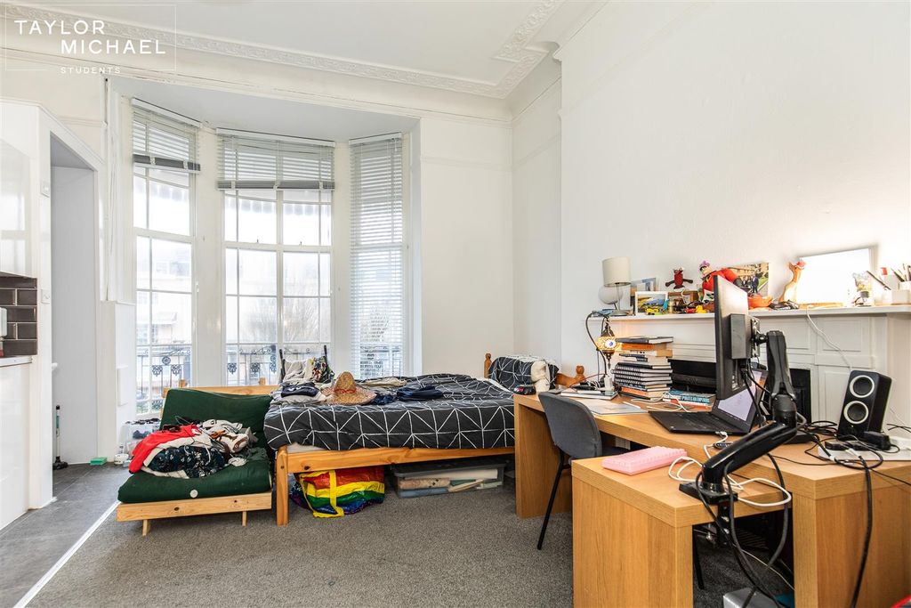 Property photo 2 of 5 Room