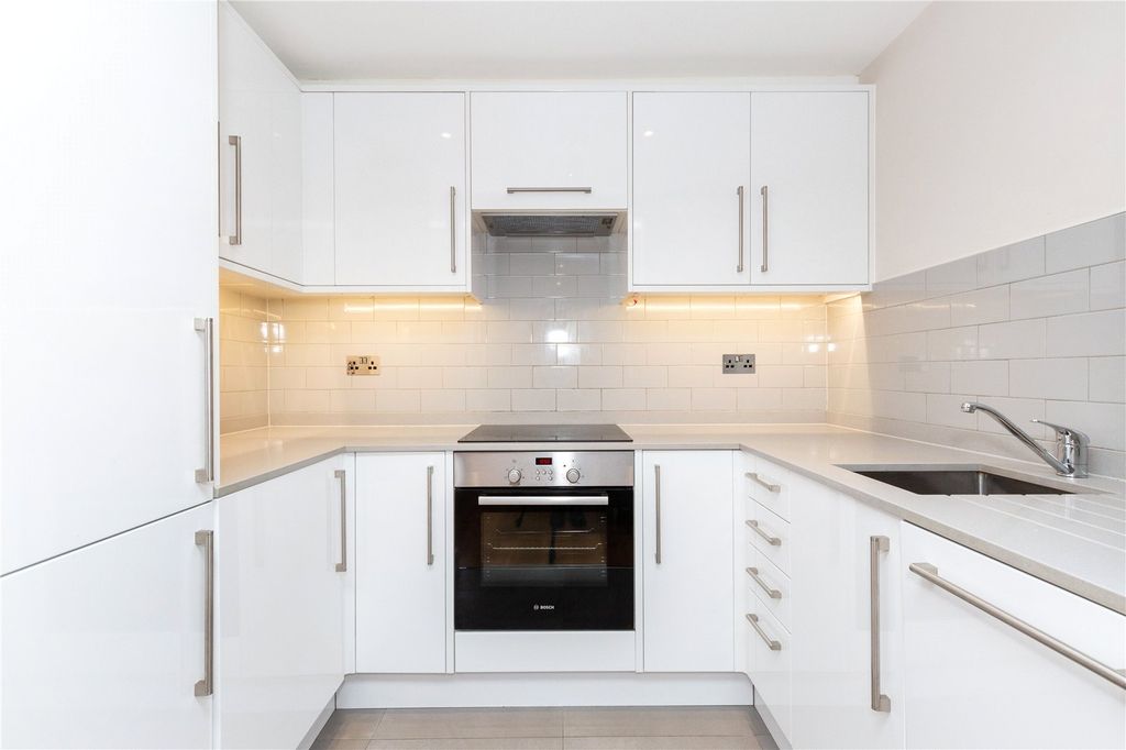 Property photo 2 of 9 Kitchen