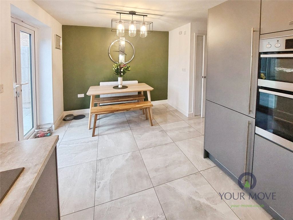 Property photo 3 of 16 Dining Area