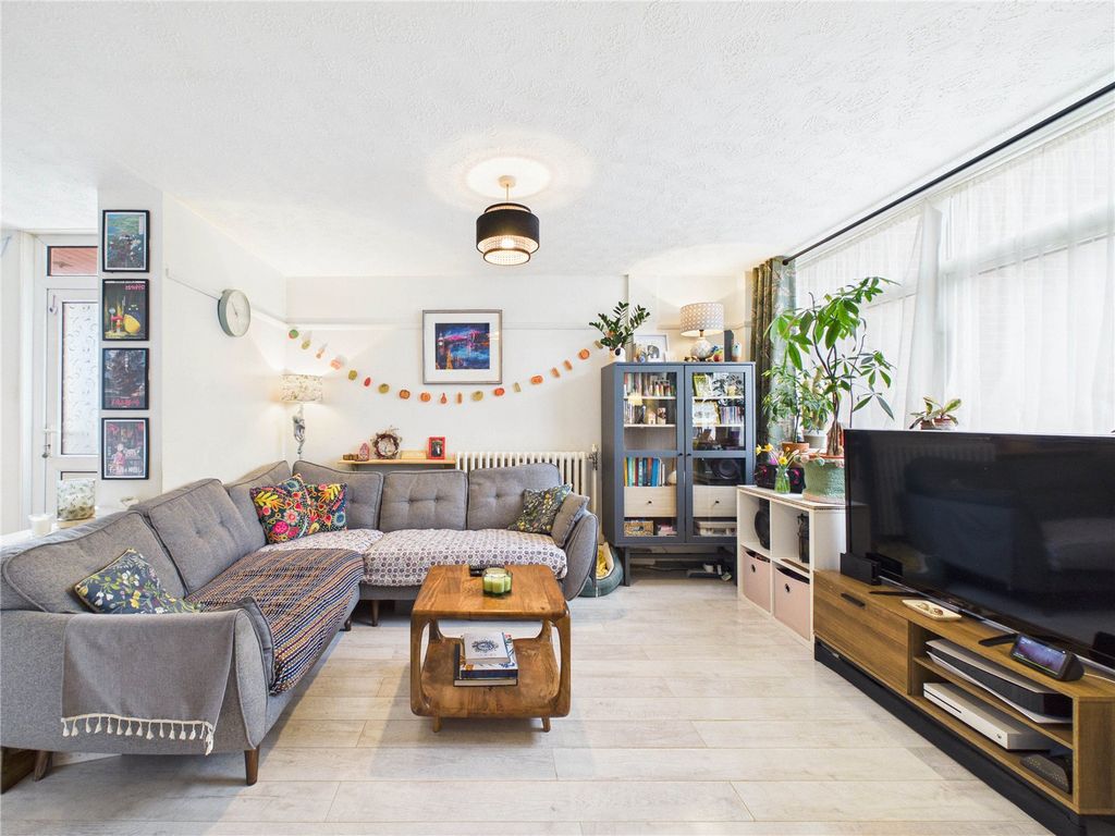 Property photo 1 of 20 Picture No. 05