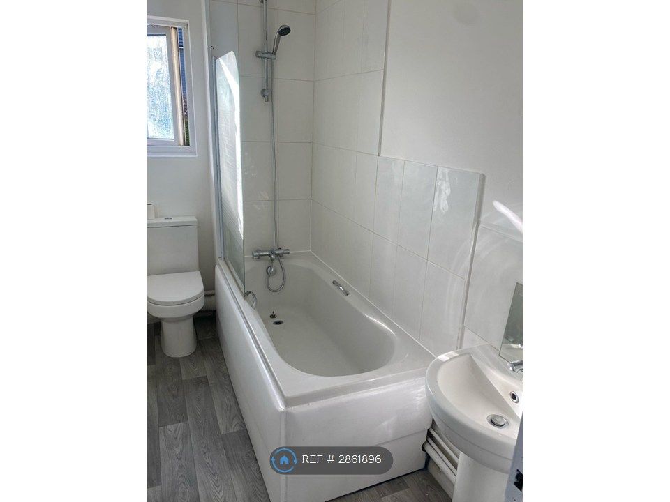 Property photo 1 of 8 Bathroom