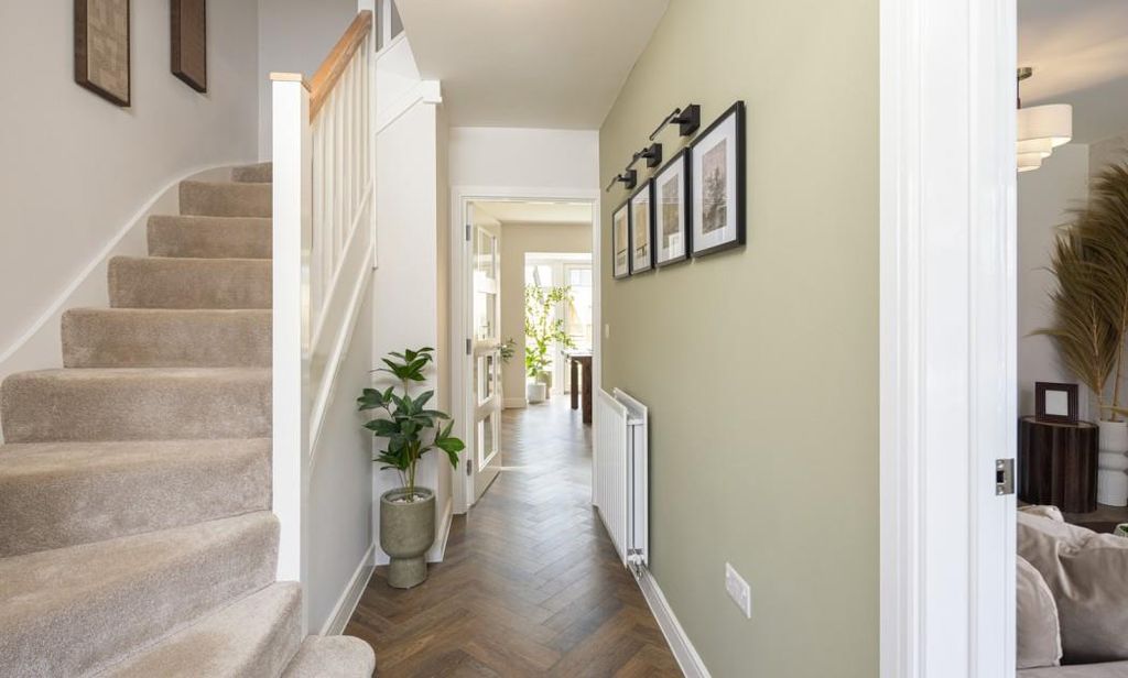 Property photo 2 of 14 Entrance Hall