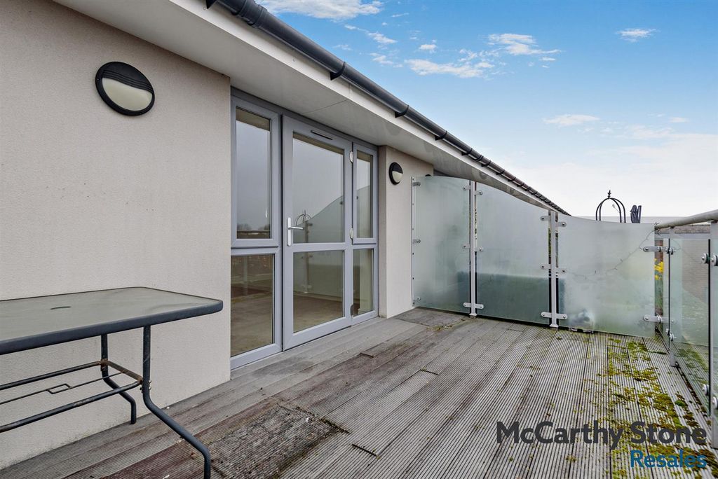 Property photo 2 of 36 8682048-Exterior04-800.Jpg