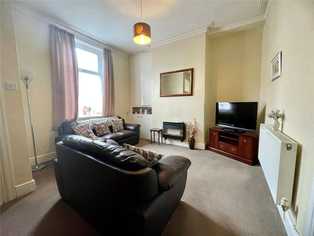 Property photo 2 of 13 Lounge