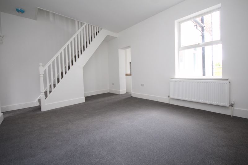 Property photo 3 of 12 Photo 8
