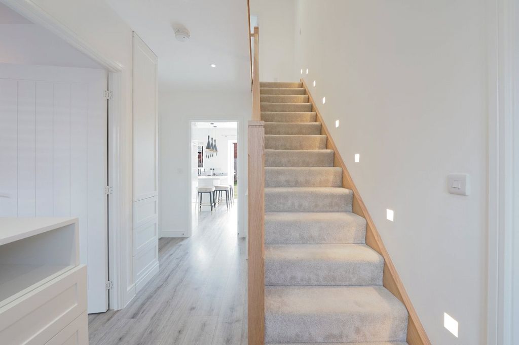 Property photo 3 of 20 Picture No. 11