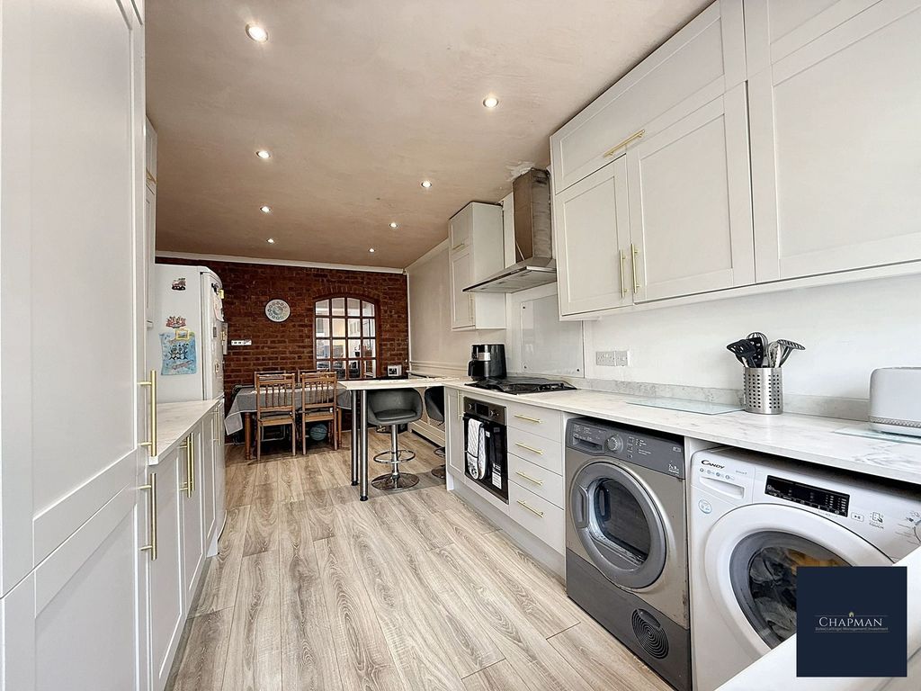 Property photo 3 of 23