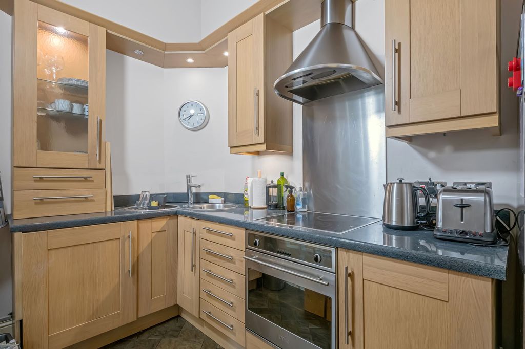 Property photo 2 of 11