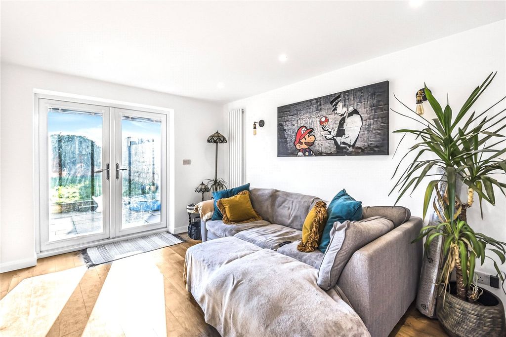 Property photo 3 of 12 Picture No. 18