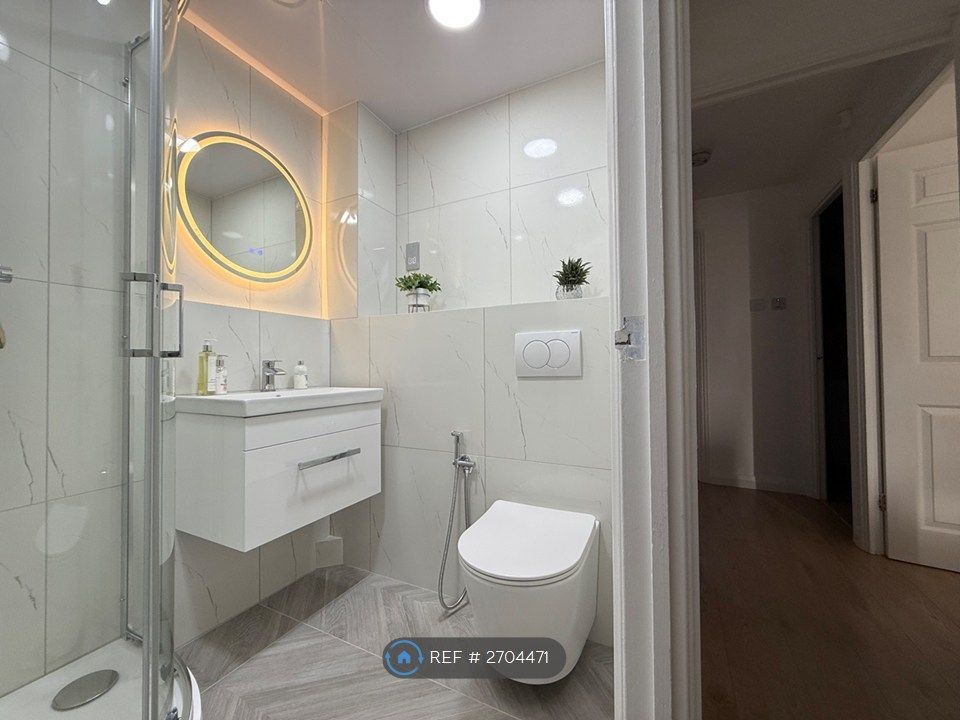 Property photo 2 of 8 Ensuite Bathroom