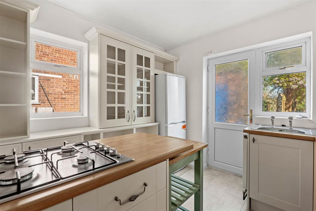 Property photo 3 of 9