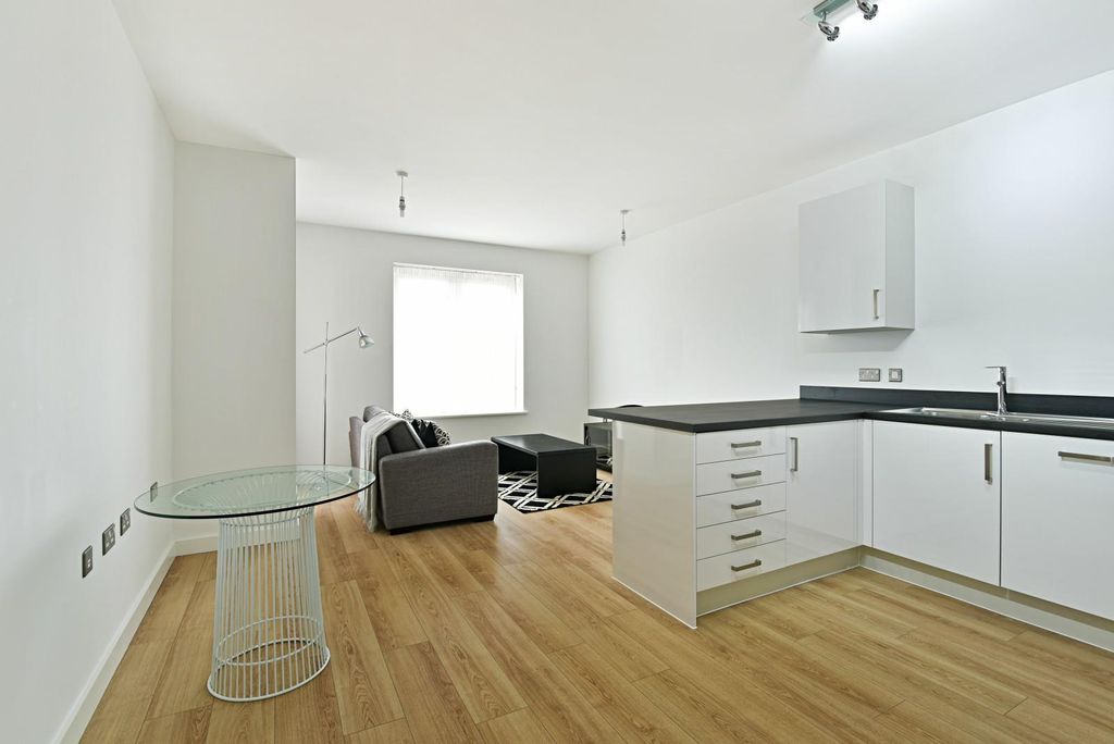 Property photo 1 of 8 Image