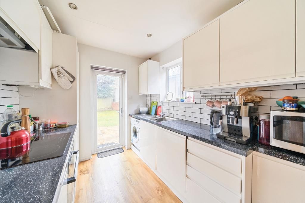 Property photo 2 of 10 Kitchen