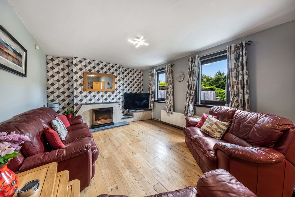 Property photo 2 of 31