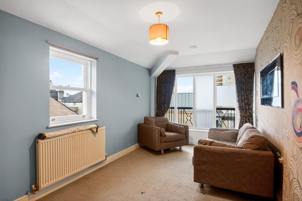 Property photo 3 of 8 1Montpellierapts-1.Jpg