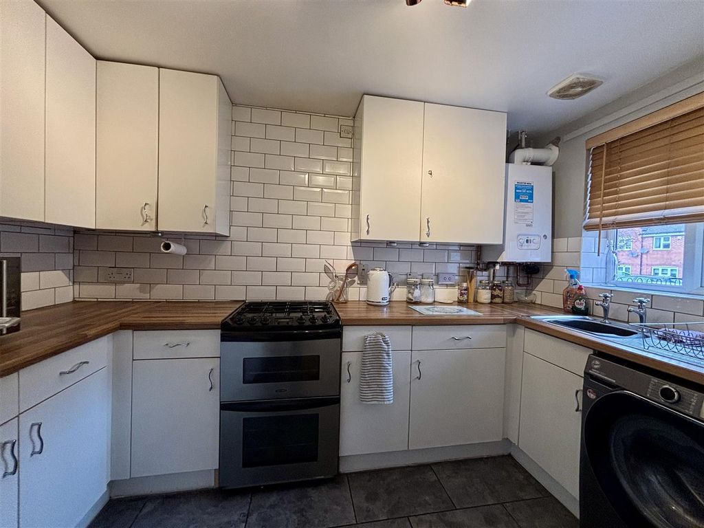 Property photo 2 of 12 Kitchen