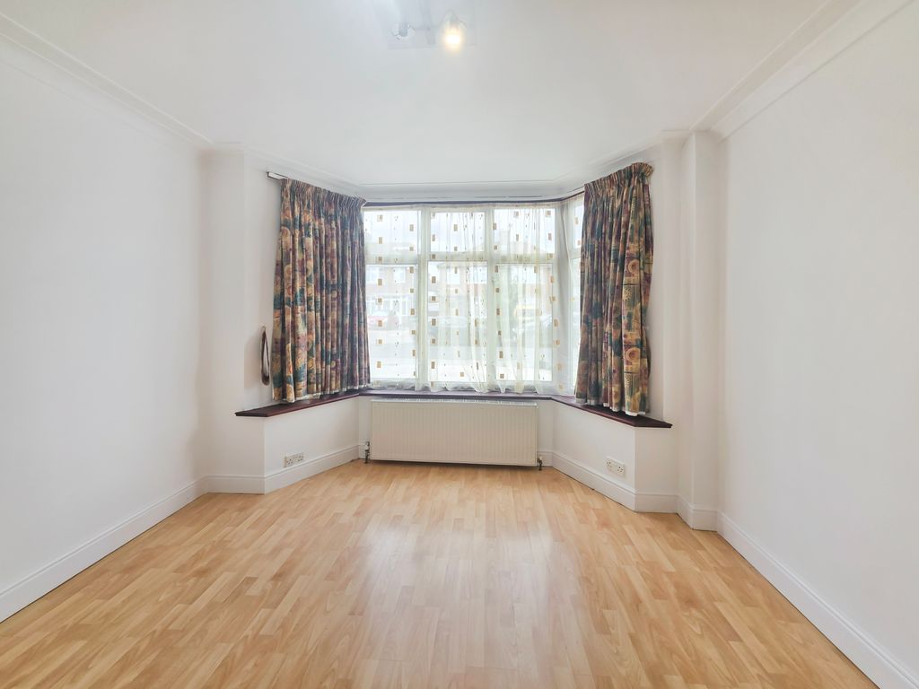 Property photo 2 of 17 Tintern Avenue, Wembley, Nw9 0Rh (2)