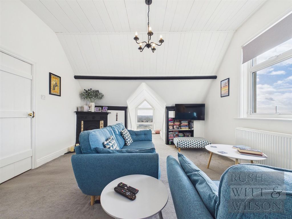 Property photo 3 of 26