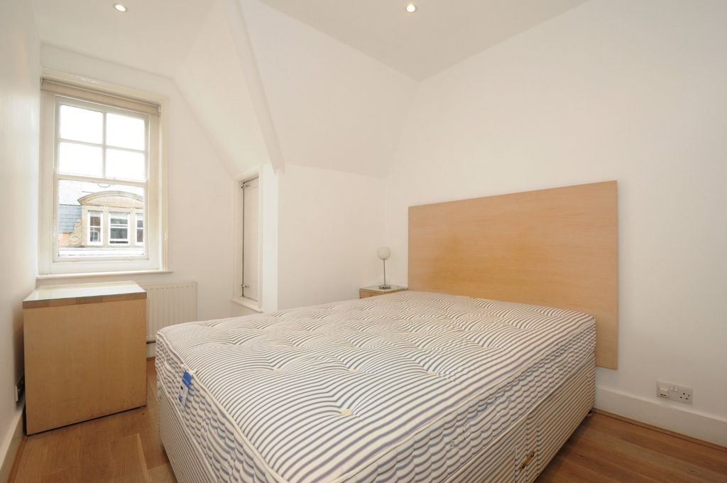 Property photo 3 of 6 Bedroom