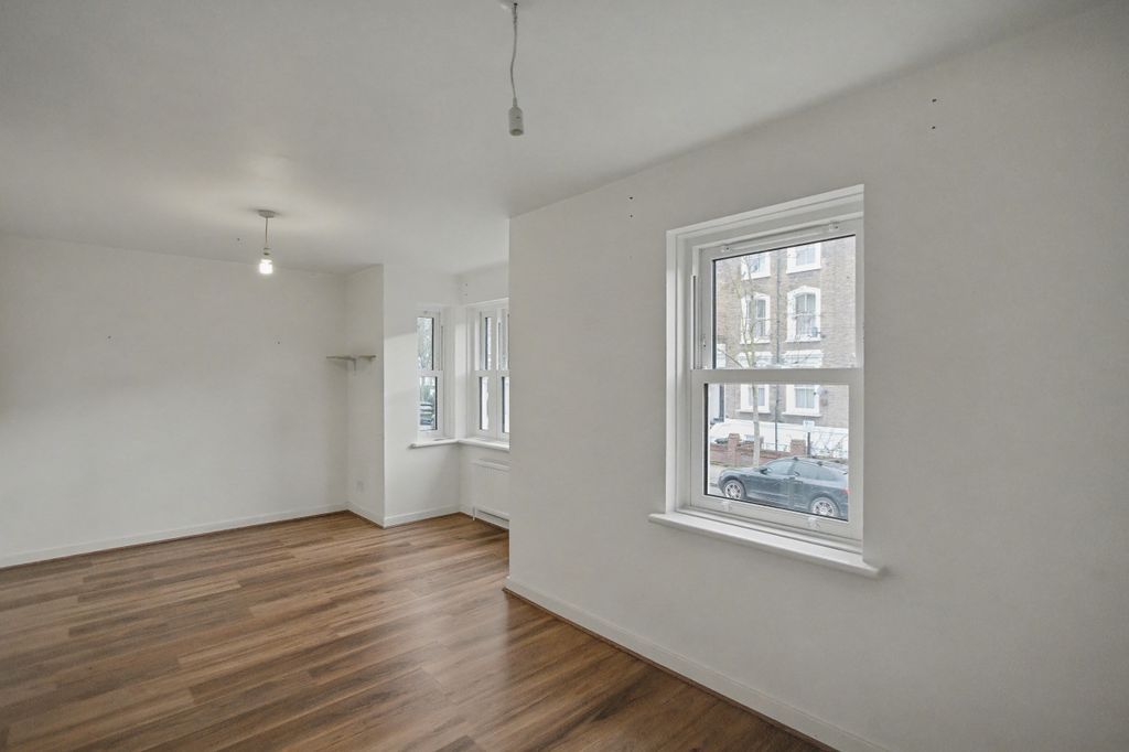 Property photo 2 of 9 58C Bouverie Road, Hackney, London, Greater London, N16 0Aj