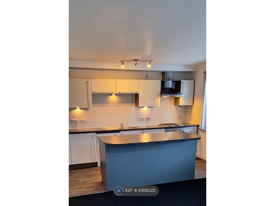 Property photo 3 of 10 Kitchen