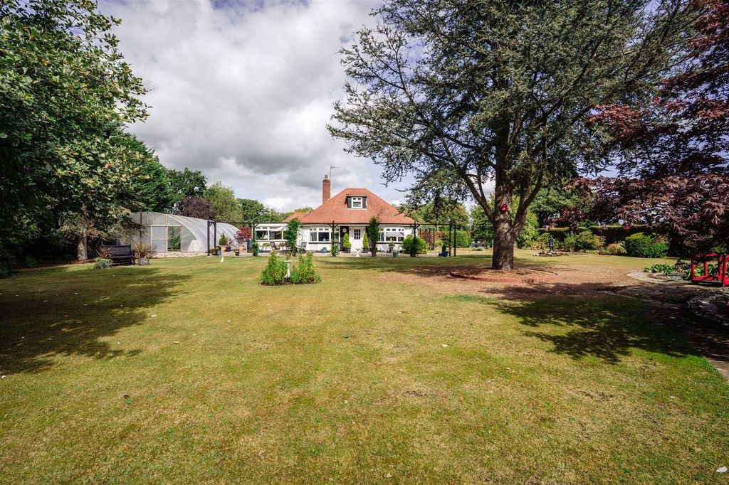 Property photo 2 of 40