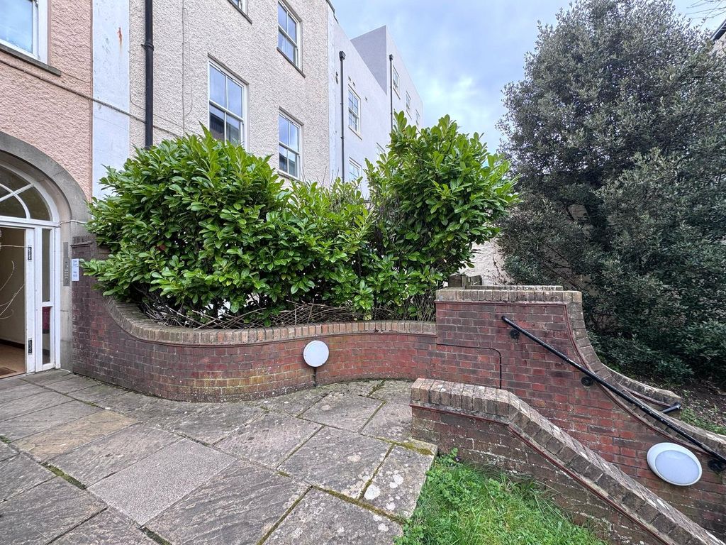 Property photo 2 of 6 External