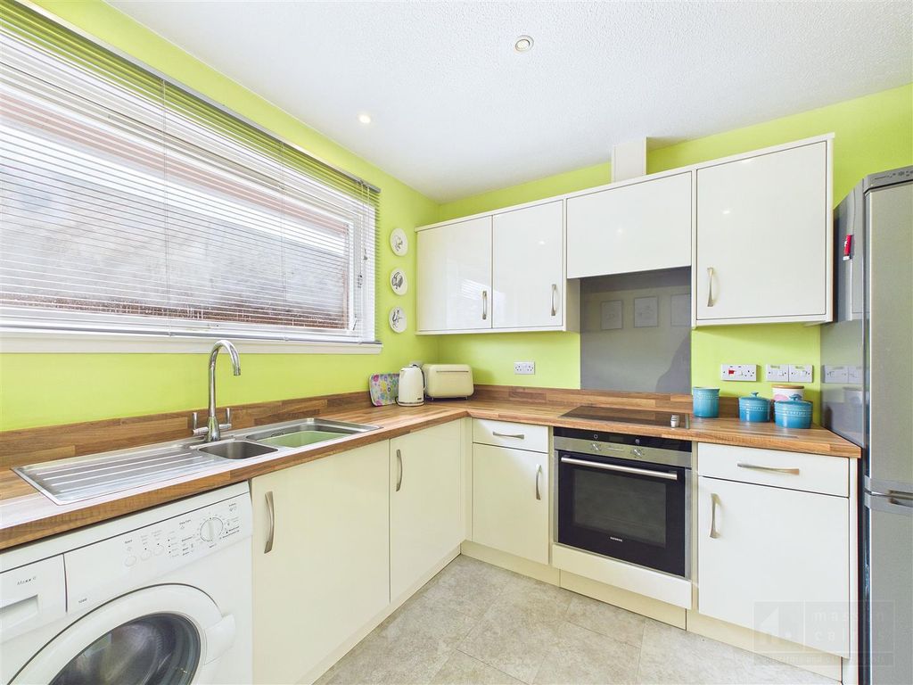 Property photo 2 of 23 Kitchen / Dining