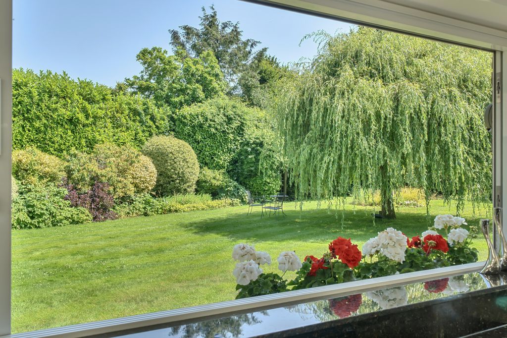 Property photo 2 of 23