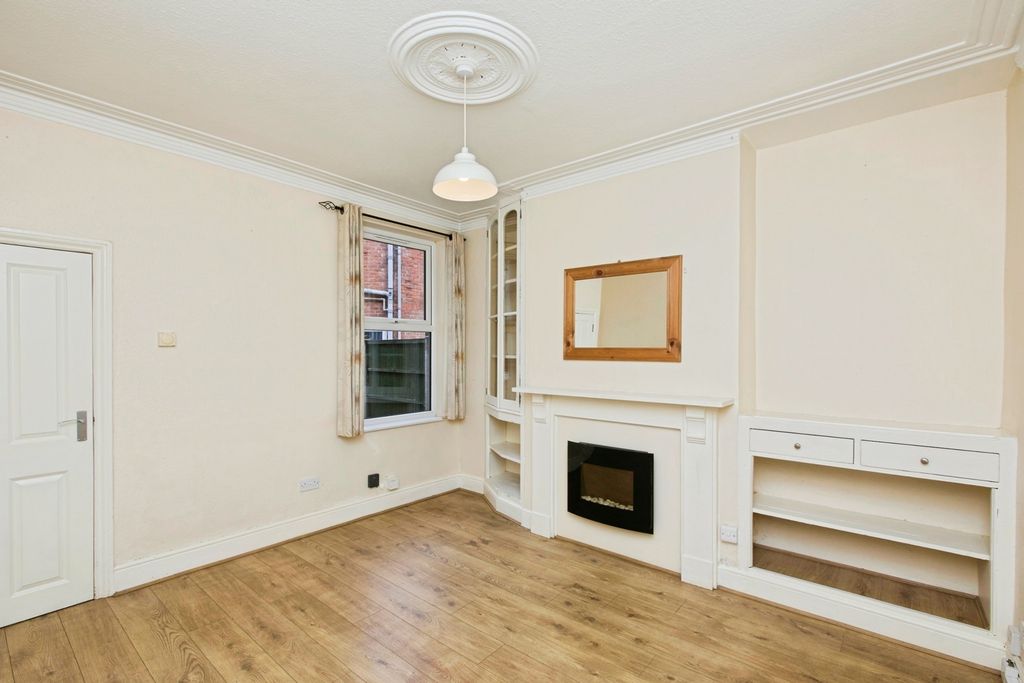 Property photo 3 of 21 Dining Room