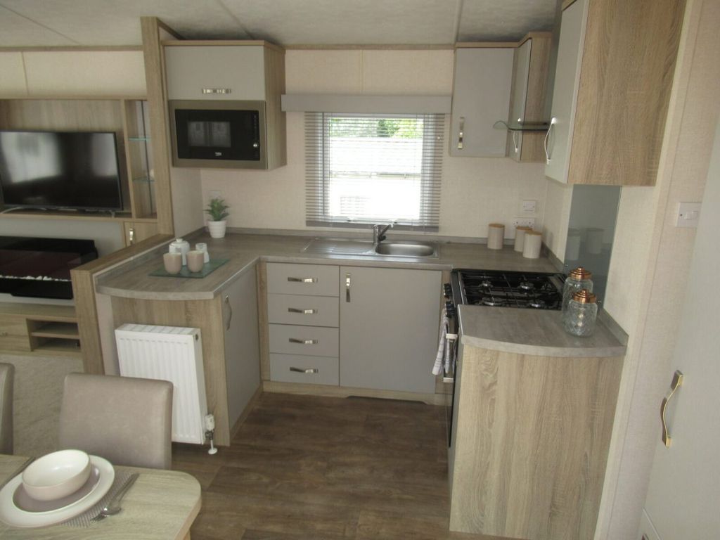 Property photo 2 of 13 4 4