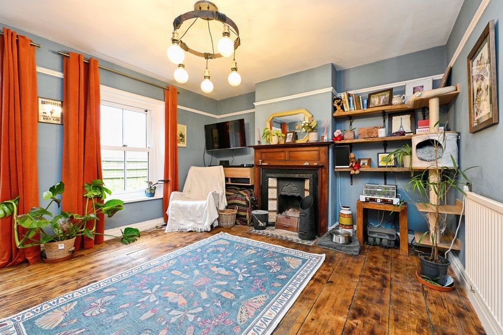 Property photo 2 of 18