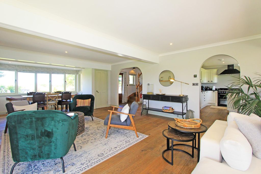 Property photo 3 of 22