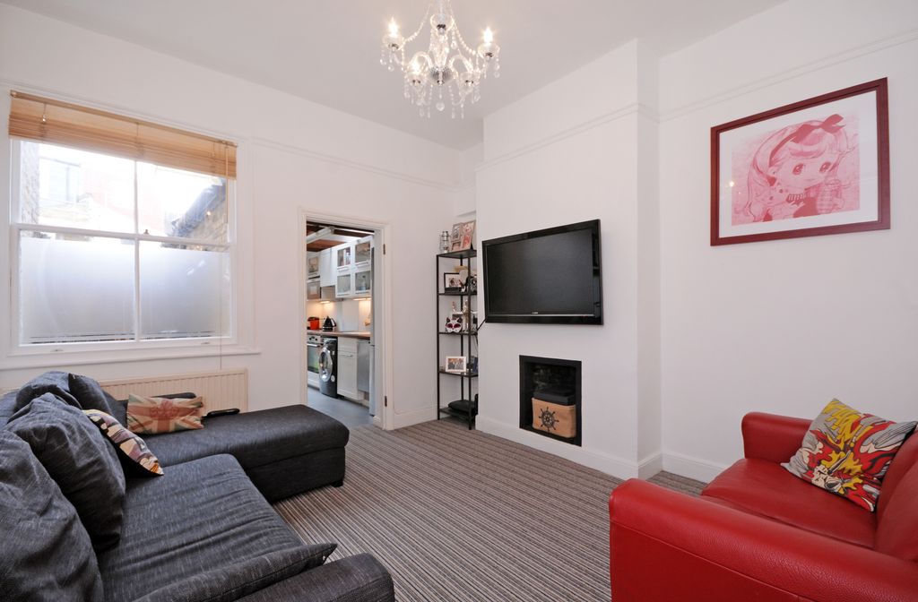 Property photo 2 of 8 3