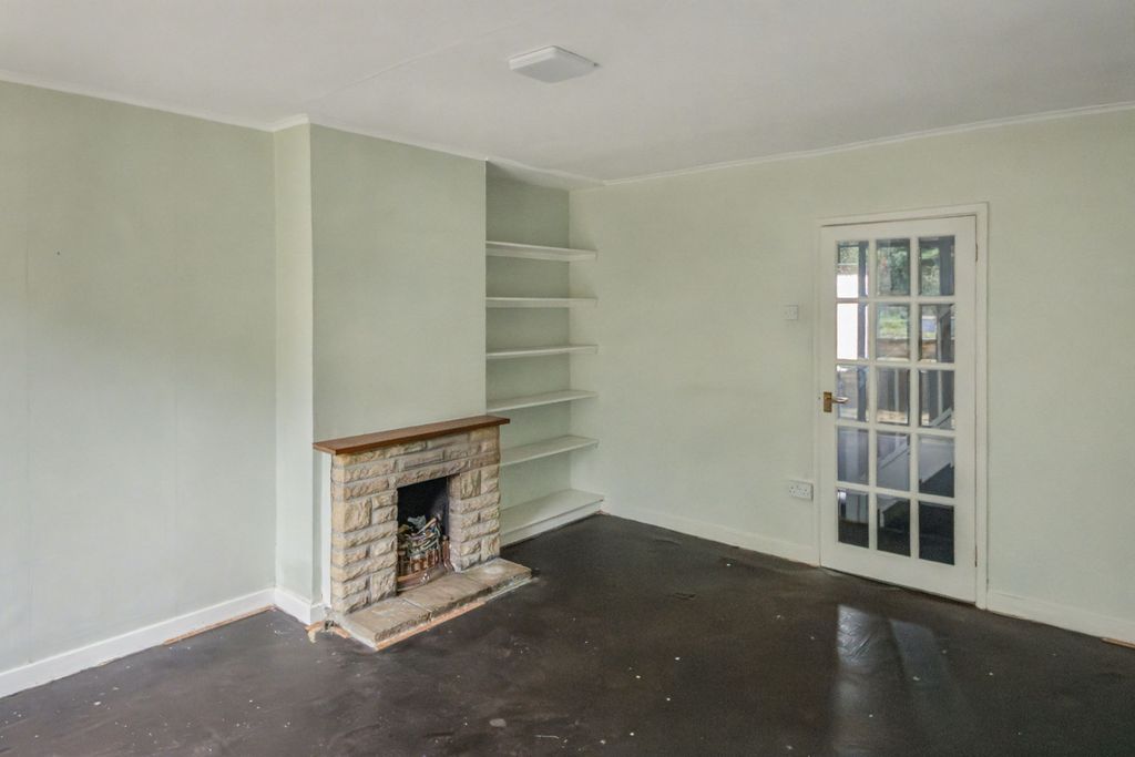 Property photo 3 of 25 76 Five Stiles Road, Marlborough, Wiltshire, Sn8 4Be