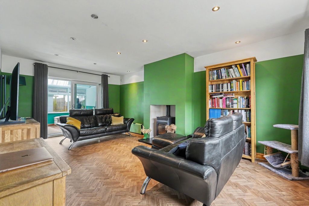 Property photo 2 of 18