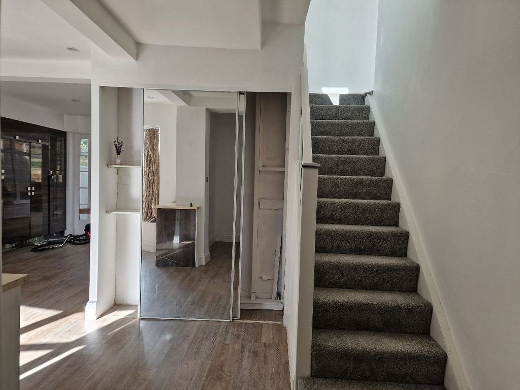 Property photo 3 of 26