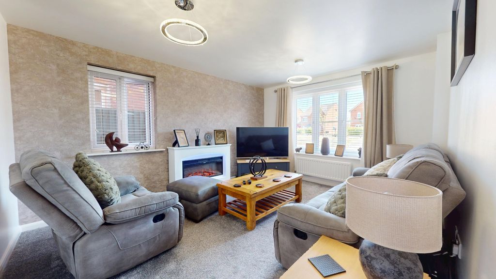 Property photo 3 of 33 4295992
