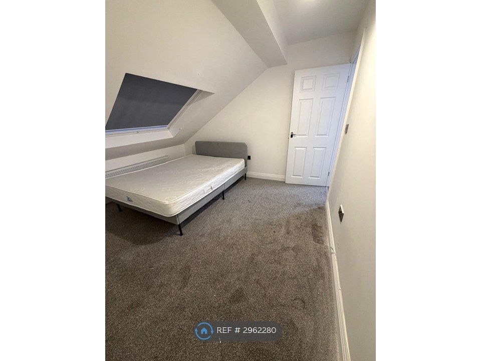 Property photo 2 of 7 Bedroom 1
