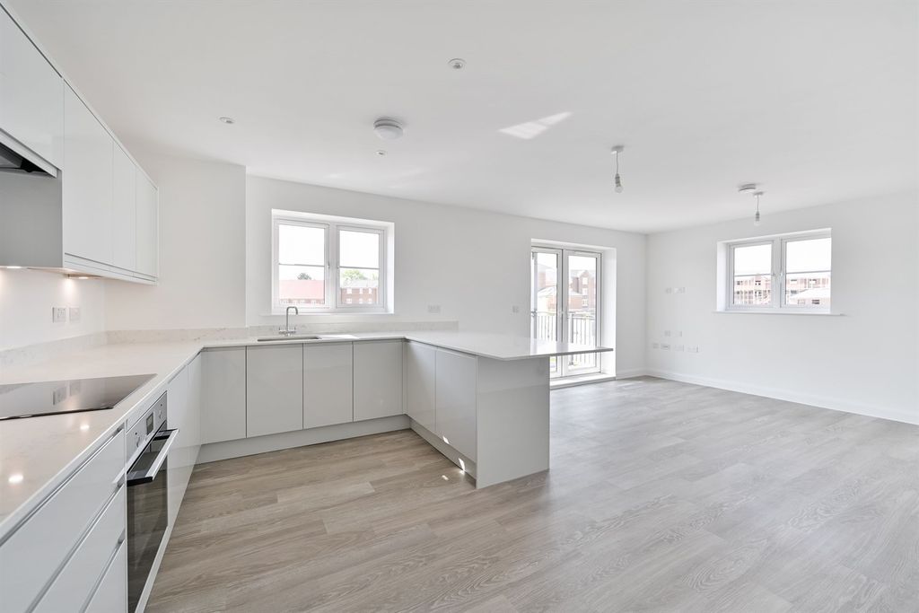 Property photo 2 of 9 Kitchen