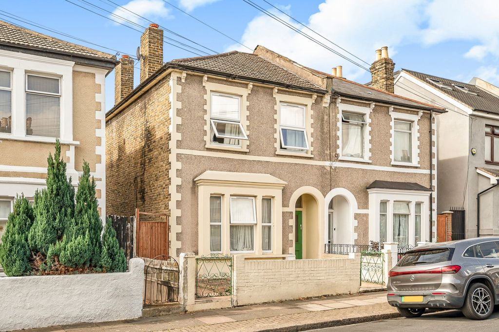 Property photo 1 of 11