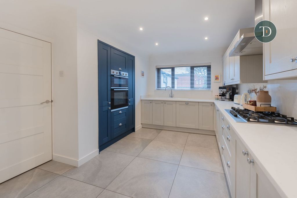 Property photo 3 of 25