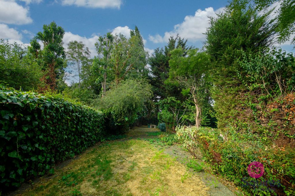 Property photo 2 of 32